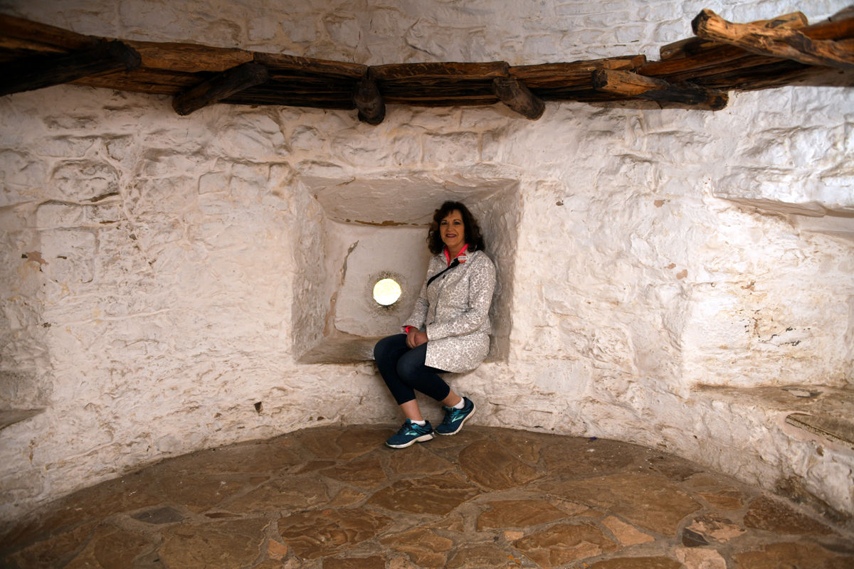 106 Marcia Regier in the corner room at the San Jose Mission..JPG